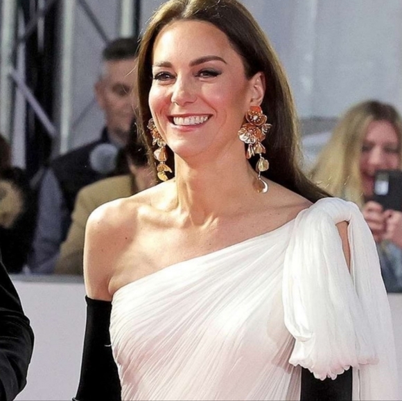 New ZARA cascading flowers golden earrings - Picture 7 of 15